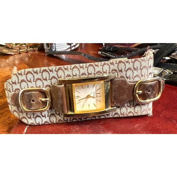 Women's Gold Tone Guess Watch with Wide "G" Strap and Gold Tone Buckles - Picture 2 of 4